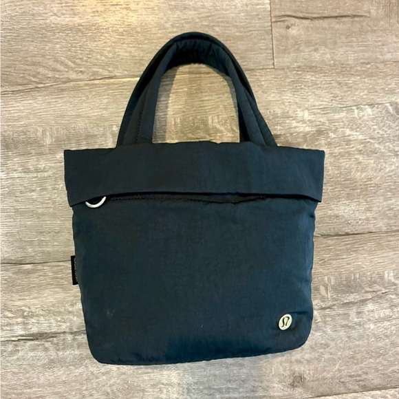 lululemon On My Level 5L Black Women's tote - Picture 4 of 6